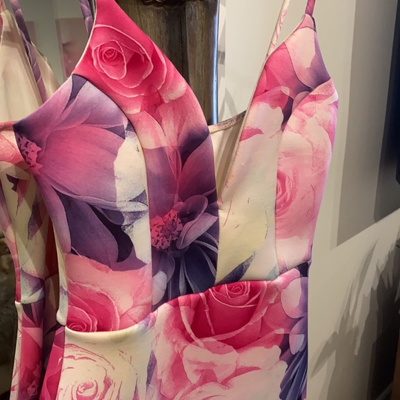 V Neck Spaghetti strap Floral Mini Dress - Picture 2 of 5